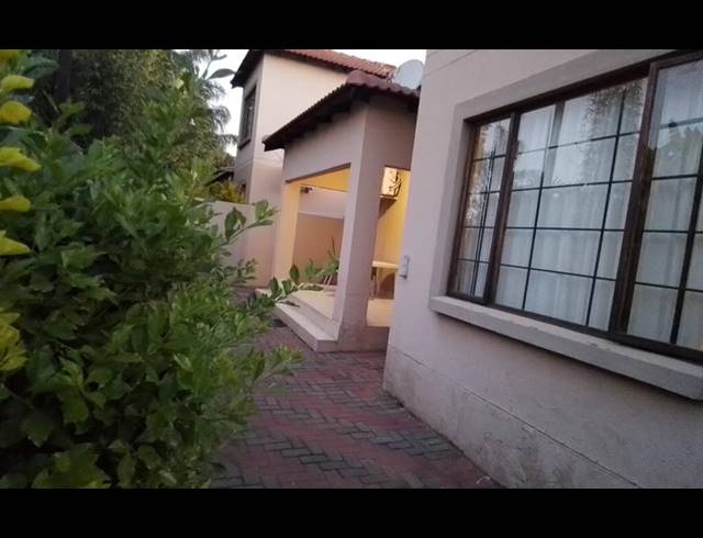 3 BEDROOM TOWNHOUSE FOR SALE IN THERESAPARK